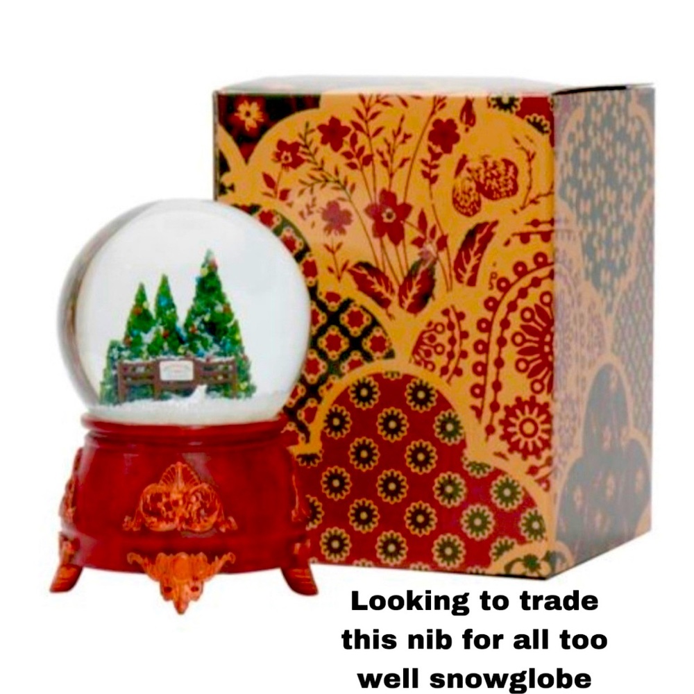 Taylor swift snowglobe